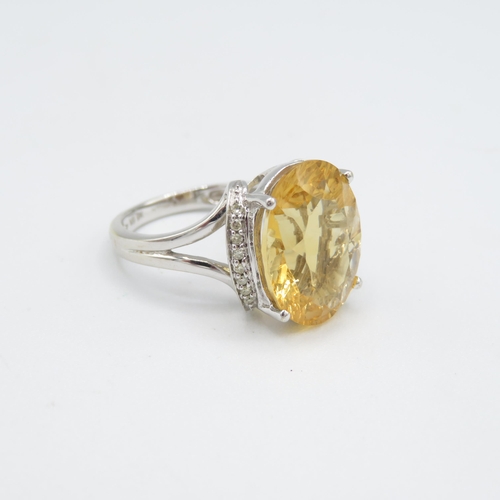 275 - 9ct gold oval cut citrine & diamond dress ring (5g) Size  O