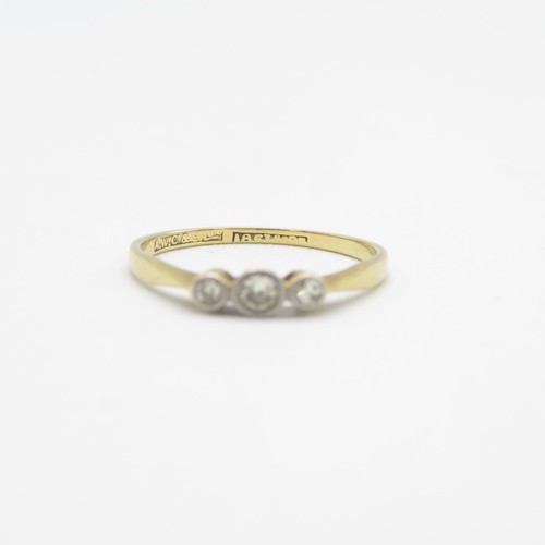 277 - 18ct gold & platinum Edwardian milgrain set diamond three stone ring (1.4g) Size  L