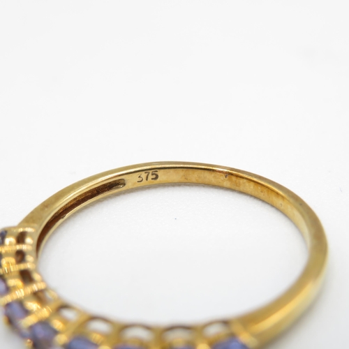 279 - 9ct gold tanzanite half eternity ring, claw set (1.4g) Size  P