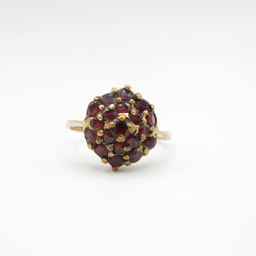 284 - 9ct gold garnet cluster ring (2.9g) Size  P