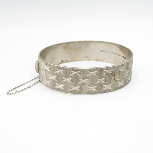 352 - Silver bangles (73.1g)