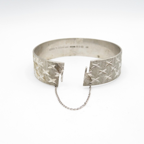 352 - Silver bangles (73.1g)