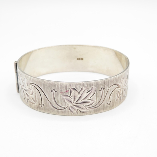 353 - Silver bangles (85g)