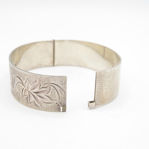 353 - Silver bangles (85g)