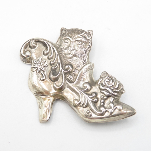 358 - Pussycat in a shoe in HM Sterling Silver 925 brooch in excellent conditon with tight fitting pin (11... 