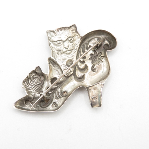 358 - Pussycat in a shoe in HM Sterling Silver 925 brooch in excellent conditon with tight fitting pin (11... 