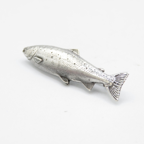 360 - HM Sterling Silver 925 higly details salmon brooch with tight fitting pin in excellent condition (6g... 