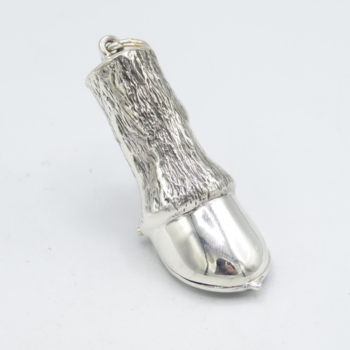 367 - Horse's leg and hoof HM 925 Sterling Silver Vesta in excellent condition with tight closing hinged l... 