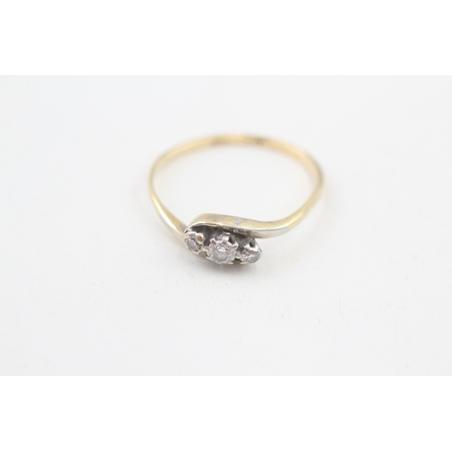 109 - 18ct gold platinum topped diamond set vintage trilogy ring (1.8g) AS SEEN - MISHAPEN Size  N