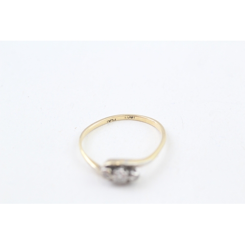 109 - 18ct gold platinum topped diamond set vintage trilogy ring (1.8g) AS SEEN - MISHAPEN Size  N