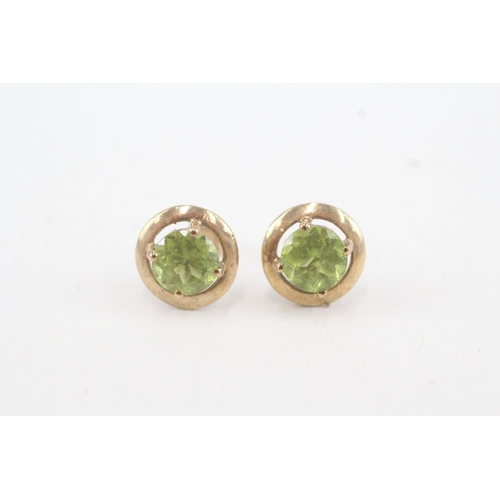 113 - 9ct gold peridot stud earrings (1.4g)