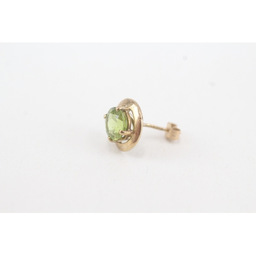 113 - 9ct gold peridot stud earrings (1.4g)