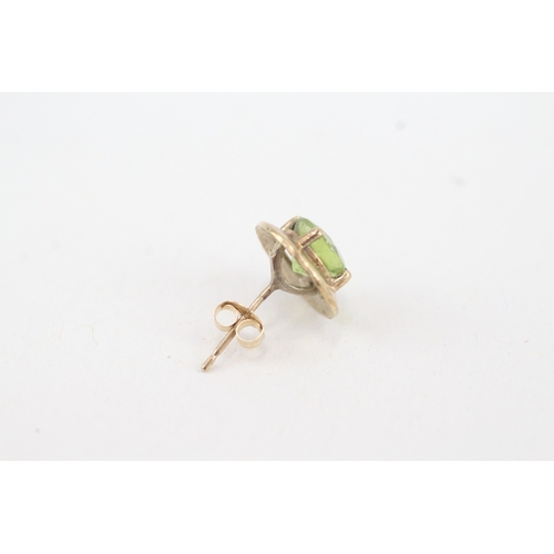 113 - 9ct gold peridot stud earrings (1.4g)