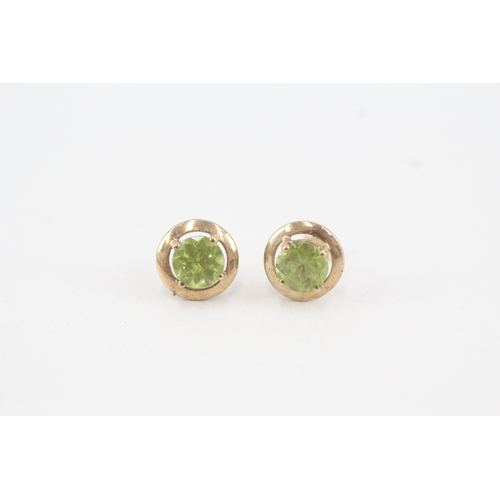 113 - 9ct gold peridot stud earrings (1.4g)