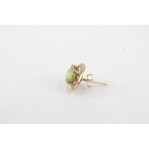 113 - 9ct gold peridot stud earrings (1.4g)