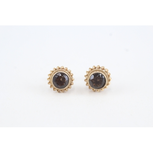 120 - 9ct gold smokey quartz set stud earrings (1.5g)