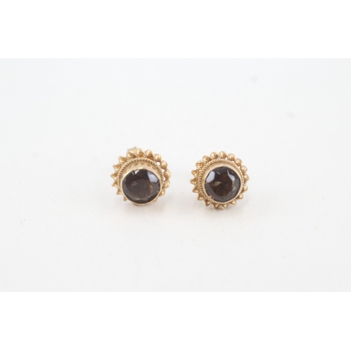 120 - 9ct gold smokey quartz set stud earrings (1.5g)