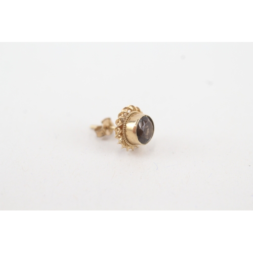 120 - 9ct gold smokey quartz set stud earrings (1.5g)