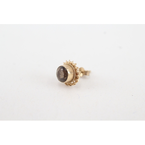 120 - 9ct gold smokey quartz set stud earrings (1.5g)