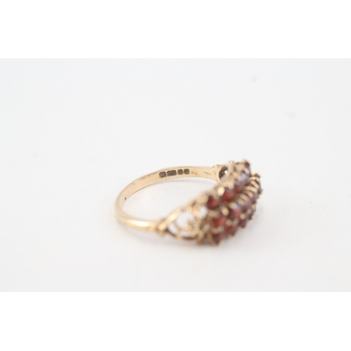 123 - 9ct gold vintage garnet dress ring (2.8g) Size  Q