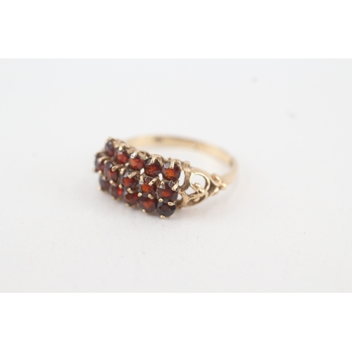 123 - 9ct gold vintage garnet dress ring (2.8g) Size  Q