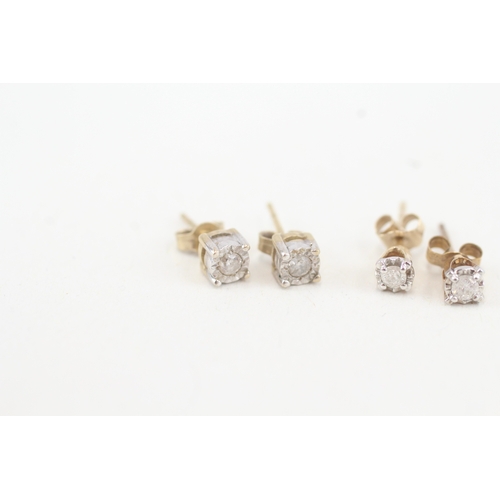 129 - 2 x 9ct gold diamond stud earrings (1.5g)