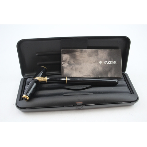 530 - Parker Sonnet Black Lacquer Fountain Pen w/ 18ct Gold Nib WRITING