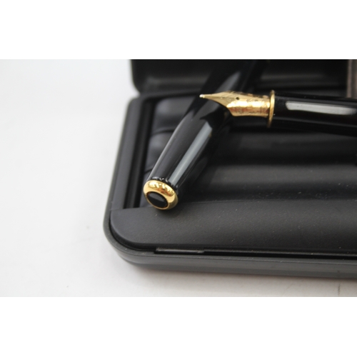 530 - Parker Sonnet Black Lacquer Fountain Pen w/ 18ct Gold Nib WRITING