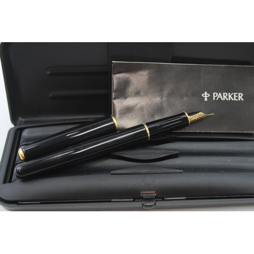 530 - Parker Sonnet Black Lacquer Fountain Pen w/ 18ct Gold Nib WRITING