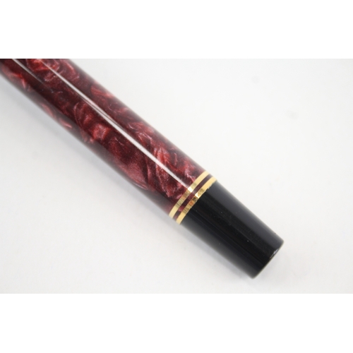 544 - Parker Duofold Burgundy Resin Fountain Pen w/ 18ct Gold Nib WRITING