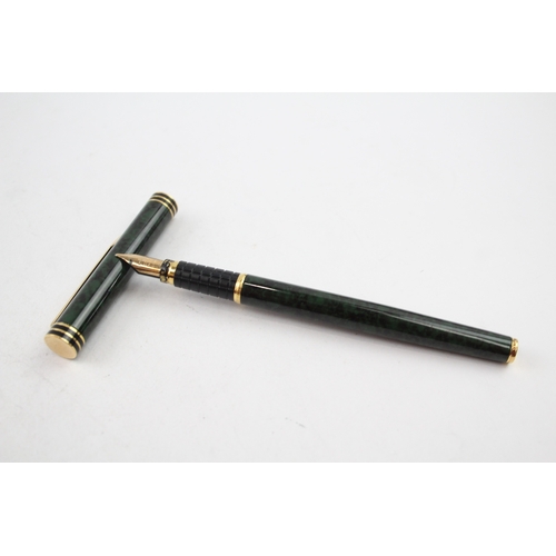 549 - Vintage WATERMAN Ideal Green Lacquer Fountain Pen w/ 18ct Nib WRITING