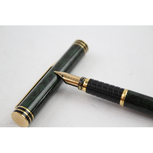 549 - Vintage WATERMAN Ideal Green Lacquer Fountain Pen w/ 18ct Nib WRITING