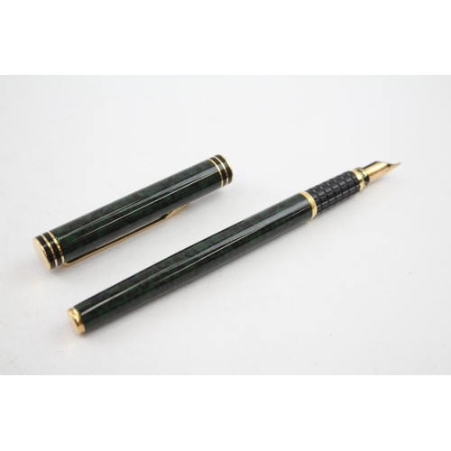 549 - Vintage WATERMAN Ideal Green Lacquer Fountain Pen w/ 18ct Nib WRITING