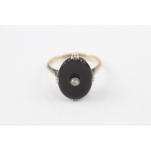 67 - 9ct gold Art Deco carved onyx surmounted with an old cut diamond cocktail ring (2.7g) Size  L