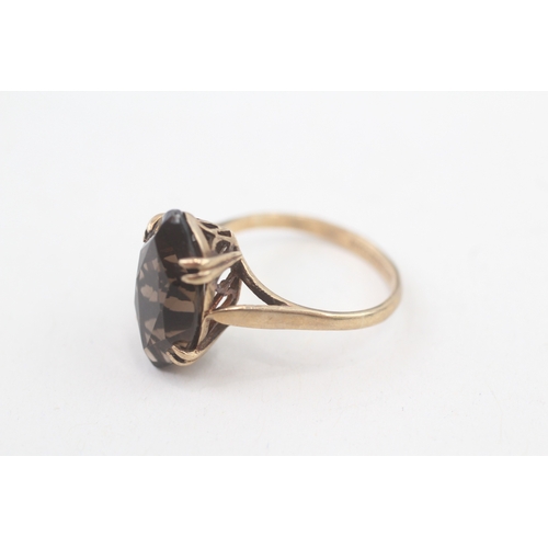 72 - 9ct gold vintage smokey quartz dress ring (3g) Size  M