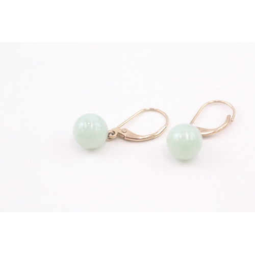 73 - 9ct gold polished jade drop lever back earrings (2.4g)