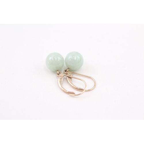 73 - 9ct gold polished jade drop lever back earrings (2.4g)