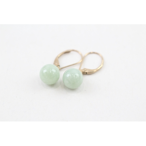 73 - 9ct gold polished jade drop lever back earrings (2.4g)