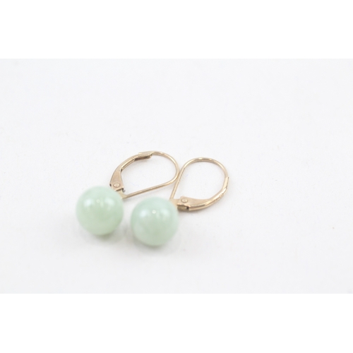 73 - 9ct gold polished jade drop lever back earrings (2.4g)