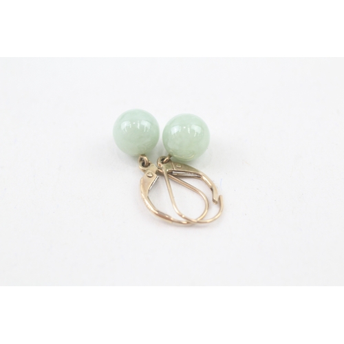 73 - 9ct gold polished jade drop lever back earrings (2.4g)