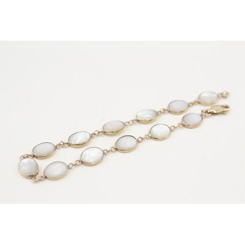 78 - 9ct gold mother of pearl bracelet, bezel set (4.5g)