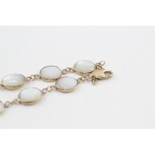 78 - 9ct gold mother of pearl bracelet, bezel set (4.5g)