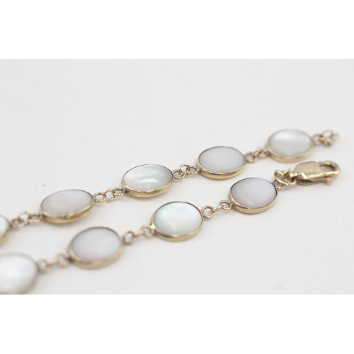 78 - 9ct gold mother of pearl bracelet, bezel set (4.5g)