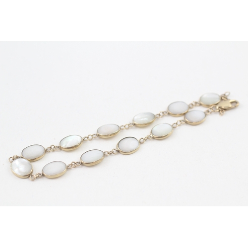 78 - 9ct gold mother of pearl bracelet, bezel set (4.5g)