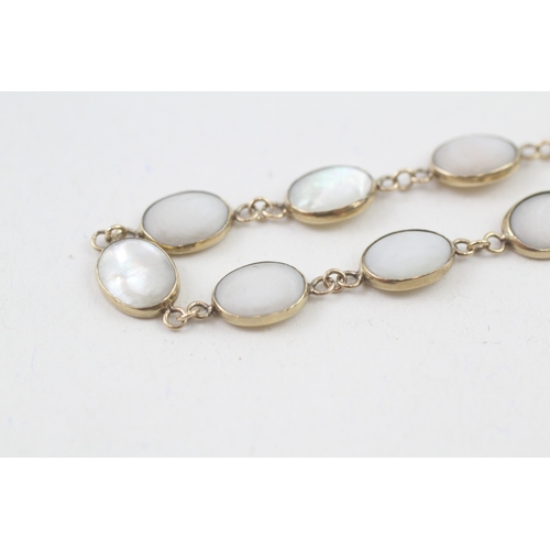 78 - 9ct gold mother of pearl bracelet, bezel set (4.5g)