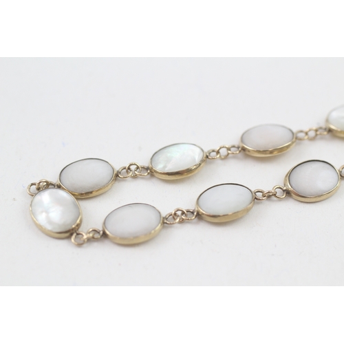 78 - 9ct gold mother of pearl bracelet, bezel set (4.5g)