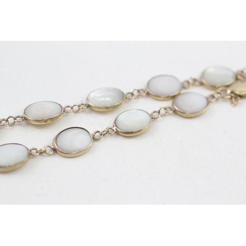 78 - 9ct gold mother of pearl bracelet, bezel set (4.5g)