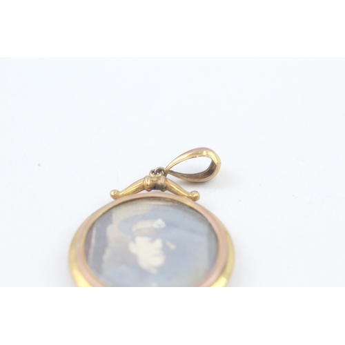 82 - 9ct gold antique round double locket pendant (5.5g)