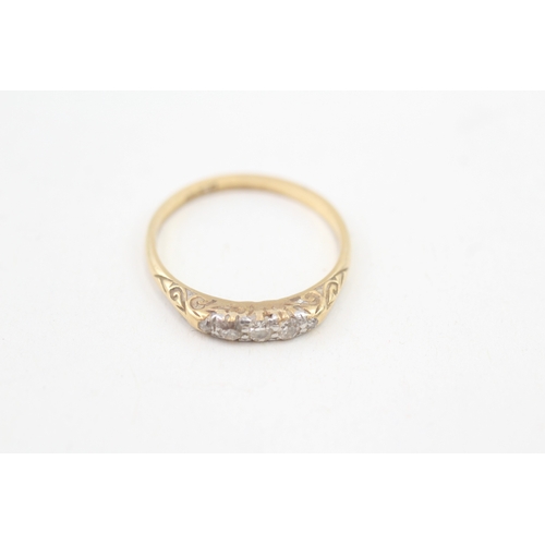 88 - 18ct gold antique diamond ring with a patterned gallery (2.3g) Size  P