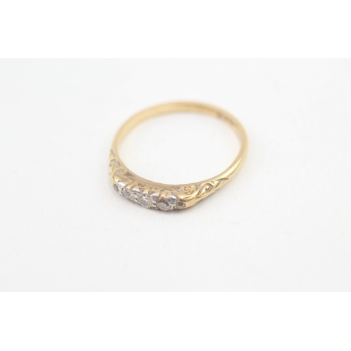 88 - 18ct gold antique diamond ring with a patterned gallery (2.3g) Size  P